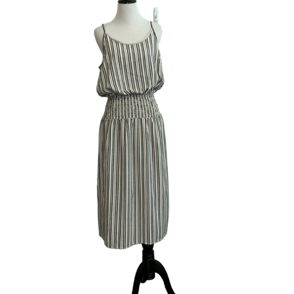 5/$30 🎈 Bailey blue medium striped dress